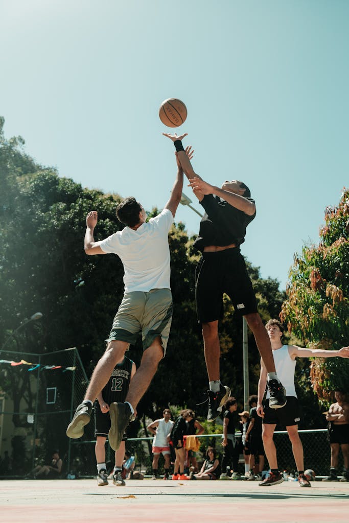 Dynamic outdoor basketball game under the bright Brasília sun, showcasing athleticism and teamwork.